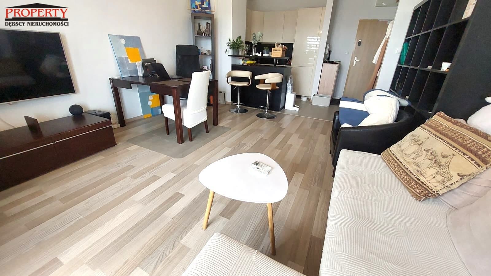 2 pokojowy apartament z meblami i dużym balkonem — zdjęcie 1