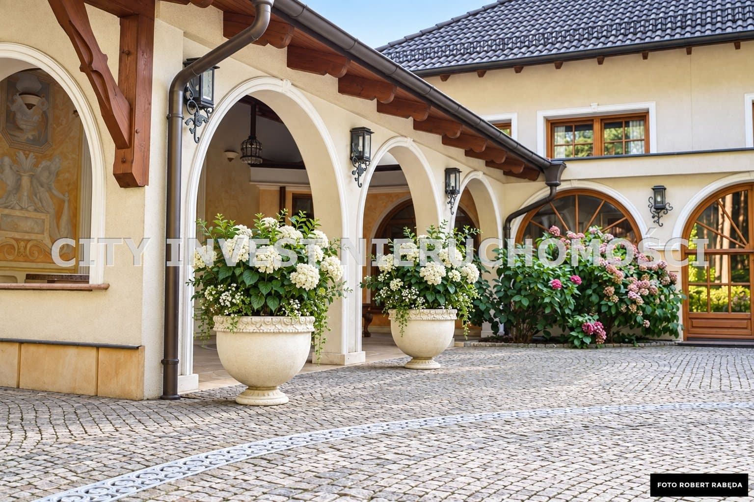 Rezydencja z prywatną strefą spa, przy lesie — zdjęcie 1