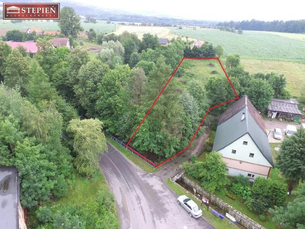 Działka budowlana w komarnie — zdjęcie 1