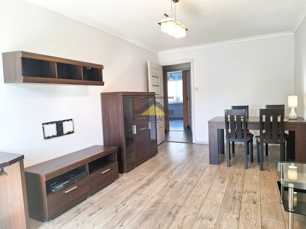 2 pokoje, osobna kuchnia, balkon, 1 pietro — zdjęcie 1